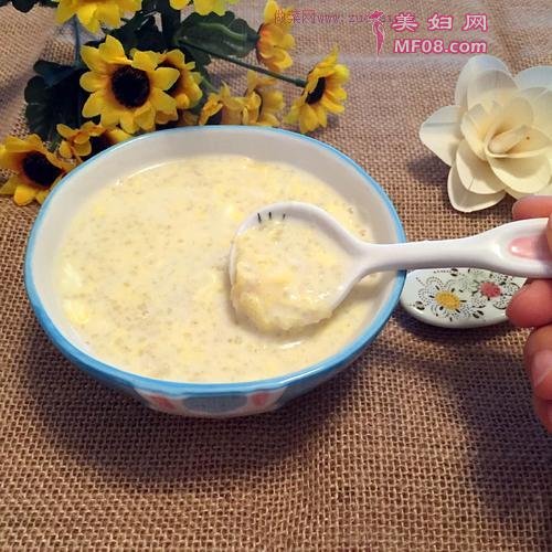 小米牛奶蛋花粥的做法