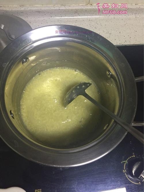 小米牛奶蛋花粥的做法