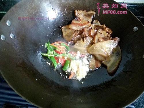 腊肉炒豆豉的做法
