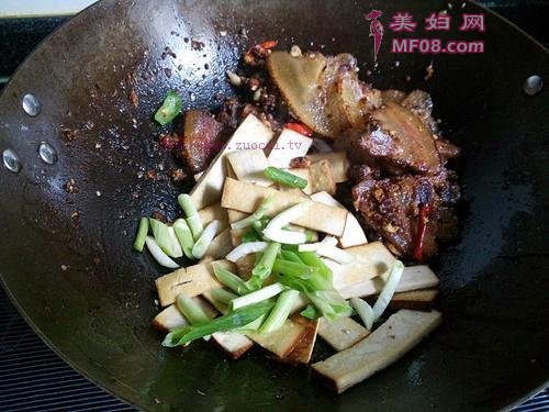 腊肉炒豆豉的做法
