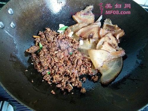 腊肉炒豆豉的做法