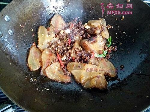 腊肉炒豆豉的做法