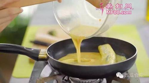 秋葵蛋卷的做法