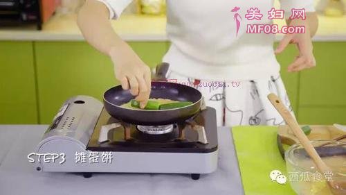 秋葵蛋卷的做法