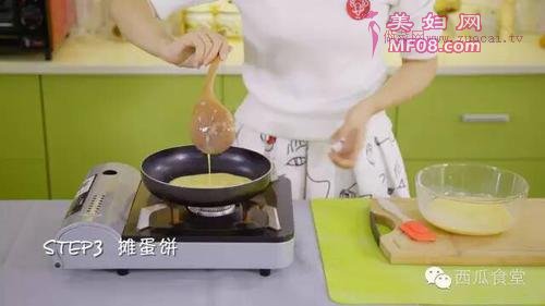 秋葵蛋卷的做法
