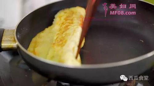 秋葵蛋卷的做法