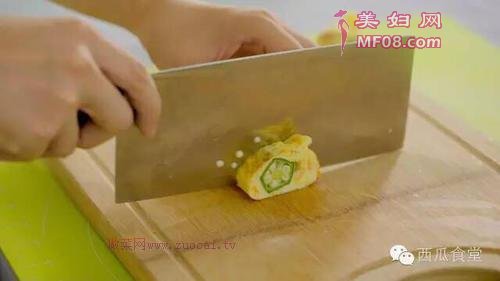 秋葵蛋卷的做法
