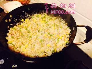 奶酪焗五彩菠萝饭
