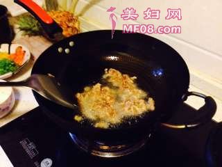 奶酪焗五彩菠萝饭