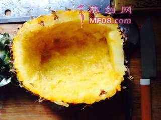 奶酪焗五彩菠萝饭