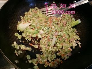 电饭煲肉末豆角饭