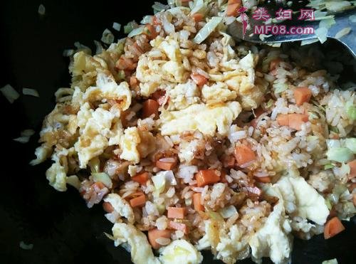 包菜炒饭的做法