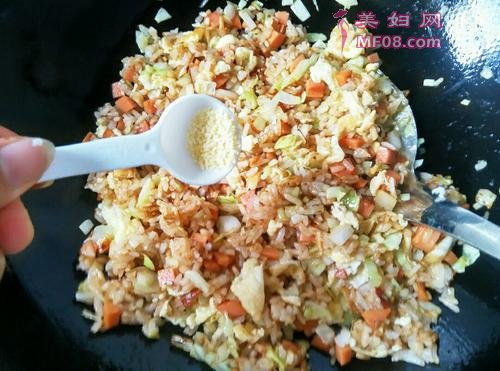 包菜炒饭的做法