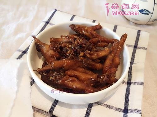 蒜香鸡爪的做法