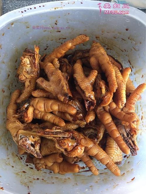 蒜香鸡爪的做法