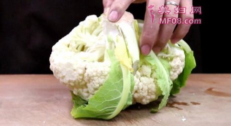 手撕花菜的做法1