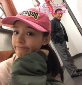 林允被人跟踪真相：网瘾少女游戏装备被盗发飙求安慰