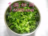 姜芽拌芫荽的做法步骤3