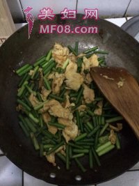 蒜苔炒鸡蛋的做法步骤6