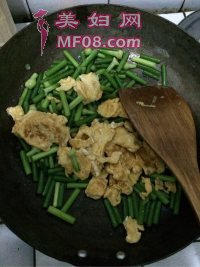蒜苔炒鸡蛋的做法步骤5