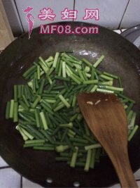 蒜苔炒鸡蛋的做法步骤4