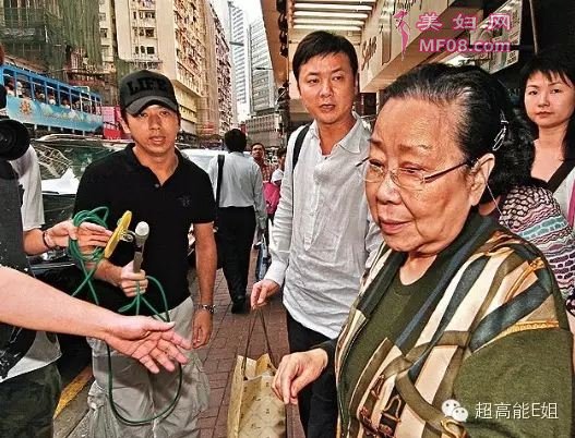 甘比的低调令刘老太十分赞赏，于是亲自去医院看望甘比女儿，为孙女“正名分”