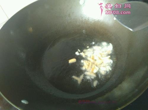 大肠炒酸菜的做法