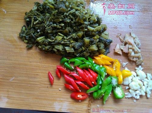 大肠炒酸菜的做法