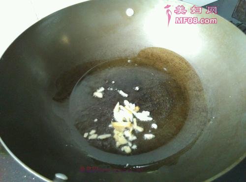 大肠炒酸菜的做法
