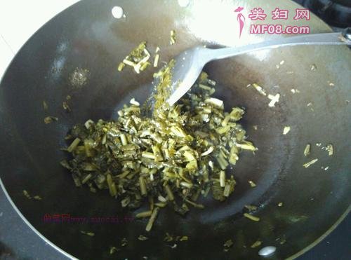 大肠炒酸菜的做法