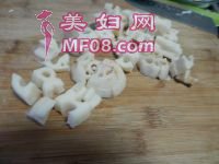 藕丁烧鸡软骨的做法步骤2