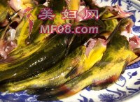冻豆腐烧黄骨鱼的做法步骤1