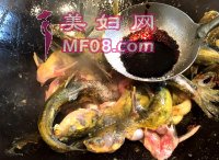 冻豆腐烧黄骨鱼的做法步骤7