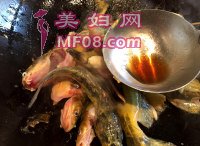冻豆腐烧黄骨鱼的做法步骤6