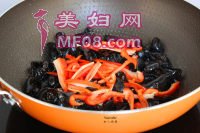 木耳炒五花肉的做法步骤6