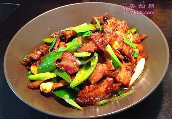 超级下饭菜青椒蒜苗回锅肉怎么做？