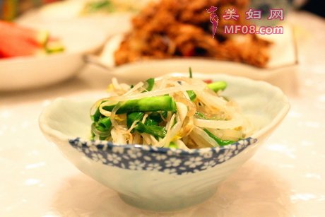 韭香豆芽粉条的做法