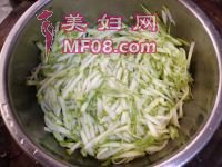 茄汁西葫芦猪肉饼的做法步骤1