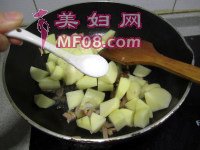 腊肉土豆焖锅巴饭的做法步骤3
