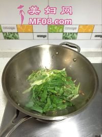 香辣豆肉炒油渣的做法步骤5