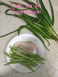 香辣豆肉炒油渣的做法步骤1