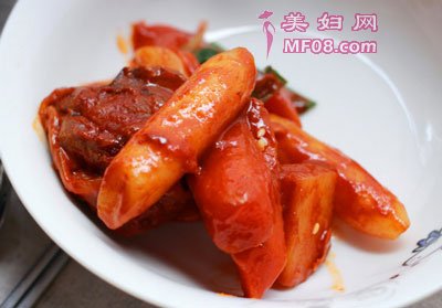 韩国鸡肉炒年糕的做法，做辣炒年糕加点鸡肉更好吃
