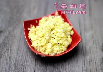 青红椒炒素鸡的做法步骤2