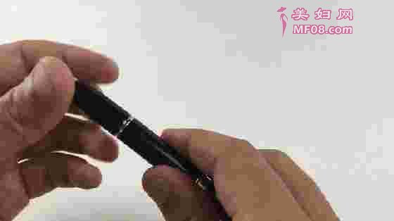 本文属于原创文章，如若转载，请注明来源：间谍专用！这笔写出的字一加热就会消失http://nb.zol.com.cn/619/6196989.html