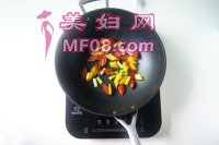 六招炒出足可舔盘的【彩椒扇贝丁炒米粉】的做法步骤7