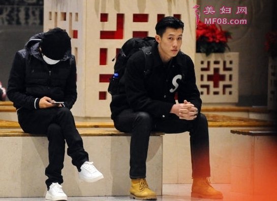 王宝强新助理曝光 颜值超高！（图）
