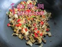 酸白菜炒牛肉末的做法步骤10