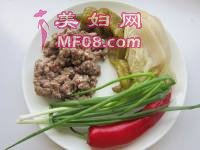 酸白菜炒牛肉末的做法步骤1