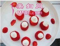 草莓圣诞老人的做法步骤5