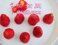 草莓圣诞老人的做法步骤4